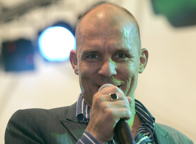 Katse
Niko Ahvonen 2006
Avainsanat: Niko Ahvonen katse silmät ystävällinen sormus Katse
Niko Ahvonen 2006
Avainsanat: Niko Ahvonen katse silmät ystävällinen sormus