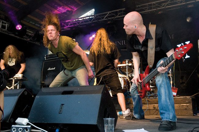 Matalia ääniä
Avainsanat: Omnium Gatherum Dark River festival Kotka Kymi Honkala Jukka Pelkonen Markus Vanhala Toni Mäki