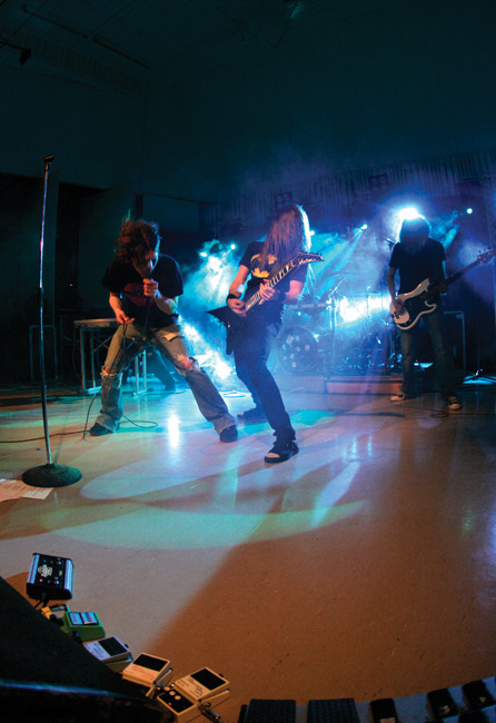 Polkijat ja pedaalit
Avainsanat: Omnium Gatherum OG Markus Vanhala Janne Markkanen batman Jackson haara-asento Jukka Pelkonen pedaalit polkimet efektit