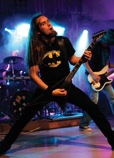 Haara-asentoinen hevari
Avainsanat: Omnium Gatherum Markus Vanhala katsoa ihmetellä keskittyä pitkätukka parta hevari haara-asento hevari heavy OG