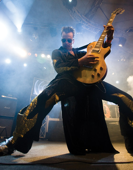 Glam-rock
Avainsanat: Osmo's Cosmos osmos Koria Roll Elimäki cover bilebändi bileet glamour glamrock Ville Soininen Glam-rock
Avainsanat: Osmo's Cosmos osmos Koria Roll Elimäki cover bilebändi bileet glamour glamrock Ville Soininen