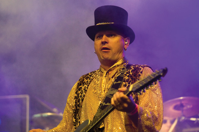 Hattupää
Avainsanat: Osmo's Cosmos osmos Koria Roll Elimäki cover bilebändi bileet glamour glamrock Hattupää
Avainsanat: Osmo's Cosmos osmos Koria Roll Elimäki cover bilebändi bileet glamour glamrock