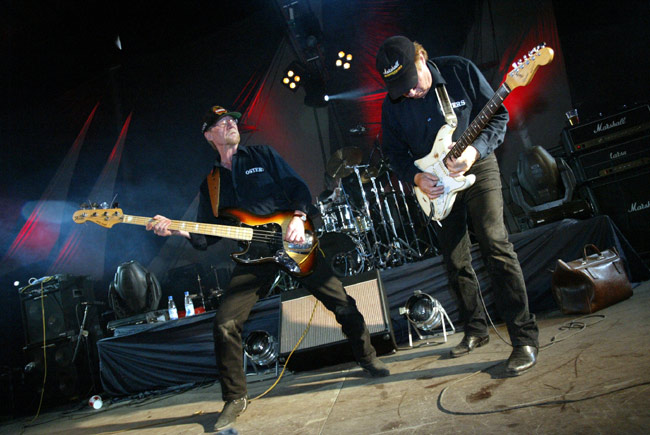 Osters 2005
Metsäkylän Mötorhead
Avainsanat: Osters vedätys show rock heavy lippis hattu sedät papat Osters 2005
Metsäkylän Mötorhead
Avainsanat: Osters vedätys show rock heavy lippis hattu sedät papat