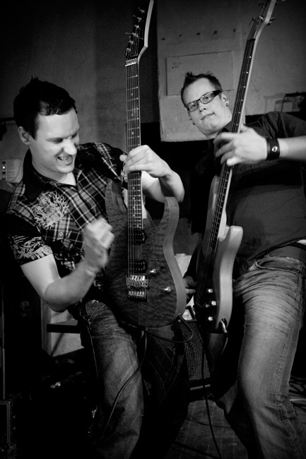 Keihäät tanassa
Heka & Arttu
Avainsanat: Paha Susi Amarillo rock Kotka Heka Arttu mustavalkoinen