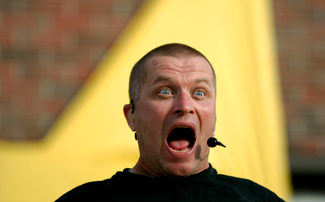 "Iiiiik!!!"
"Leijona!!!"
Avainsanat: Fröbelin Palikat Mats Lillrank Iik leijona leijonanmetsästys kasvot suu auki hämmästynyt pelästynyt ilme päämikki