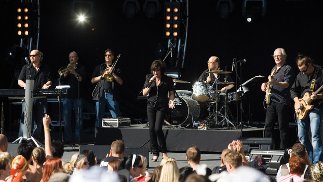 Paula Koivuniemi ja Paulan bändi
Himos Festival, juhannus, Jämsä 2007.
Avainsanat: Paula Koivuniemi His Festivat juhannus iskelmätähti tulla kohti sata kesää tuhat yötä 