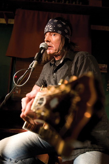 Mekaaninen susi?
Kari Peitsamo, Jaakko V, Kotka 2009.
Avainsanat: Kari Peitsamo Jaakko V Kotka ällistynyt yllättänyt hämmästynyt mekaaninen susi