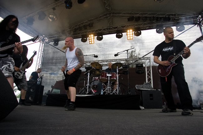 Perfect Chaos
Aki Häkkinen - laulu
Terho Tikkanen - kitara
Janne Karjalainen - kitara
Panu Heikkinen - rummut
Antti Holappa - basso
Avainsanat: Perfect Chaos Koria-Roll Elimäki nyrpeä vihainen aggressiivinen Perfect Chaos
Aki Häkkinen - laulu
Terho Tikkanen - kitara
Janne Karjalainen - kitara
Panu Heikkinen - rummut
Antti Holappa - basso
Avainsanat: Perfect Chaos Koria-Roll Elimäki nyrpeä vihainen aggressiivinen
