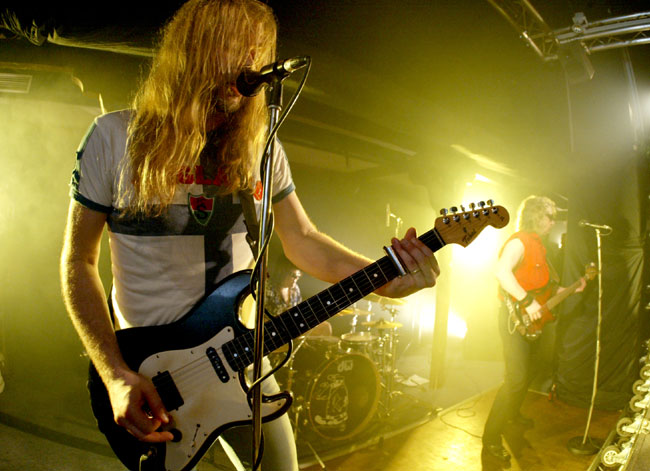 Peer Günt
Rock'n rollia juuri ennen uuden No Piercing, No Tattoo -levyn ilmestymistä, 2005, Karhu, Kotka.
Avainsanat: Peer Günt T Nikki Tsöötz Kettula backseat rock'n roll perusrock Gunt Gynt kitaristi Timo-Pekka Backseat Peer Günt
Rock'n rollia juuri ennen uuden No Piercing, No Tattoo -levyn ilmestymistä, 2005, Karhu, Kotka.
Avainsanat: Peer Günt T Nikki Tsöötz Kettula backseat rock'n roll perusrock Gunt Gynt kitaristi Timo-Pekka Backseat