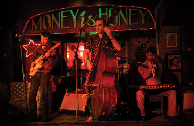 Phantoms
Money Honey, Pietari, Sankt-Petersburg, Санкт-Петербург 2009
Avainsanat: Phantoms Rockabilly rock'n'roll cover Pietari Saint Petersburg Venäjä venäläinen russian Money honey kontrabasso Phantoms
Money Honey, Pietari, Sankt-Petersburg, Санкт-Петербург 2009
Avainsanat: Phantoms Rockabilly rock'n'roll cover Pietari Saint Petersburg Venäjä venäläinen russian Money honey kontrabasso