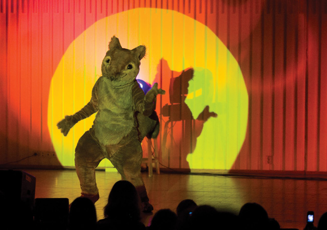 Pikku-Orava
Lasten kulttuurikimara, Kouvola-talo, Kouvola 2008.
Avainsanat: Pikku-Orava Kouvola lasten kulttuurikimara spottivalo puettu satuhahmo