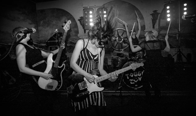 Wow! What was that, baby?
Pintandwefall, Kesto-klubi, Kairo, Kotka 2009.
Avainsanat: Pintandwefall kesto-klubi kairo kotka Tough Pint Crazy Cute Dump Ninni Luhtasaari Ringa Manner Sanna Komi Iiti Yli-harja Wow! What was that, baby?
Pintandwefall, Kesto-klubi, Kairo, Kotka 2009.
Avainsanat: Pintandwefall kesto-klubi kairo kotka Tough Pint Crazy Cute Dump Ninni Luhtasaari Ringa Manner Sanna Komi Iiti Yli-harja