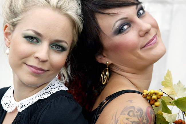 Poseeraus
Paula ja Mira, Helsinki 2005.
Avainsanat: PMMP Paula Mira poseeraus tatuointi pitsi tytöt kaunis luomiväri marjat Poseeraus
Paula ja Mira, Helsinki 2005.
Avainsanat: PMMP Paula Mira poseeraus tatuointi pitsi tytöt kaunis luomiväri marjat