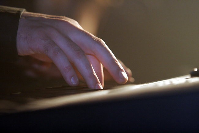 sormet
Jani Kemppisen koskettelua 2005.
Avainsanat: sormet käsi koskettimet Jani Kemppinen Popeda