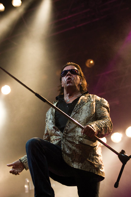 Pate tarjoaa mikkiä
Avainsanat: Popeda Kotkan meripäivät Pate Mustajärvi 