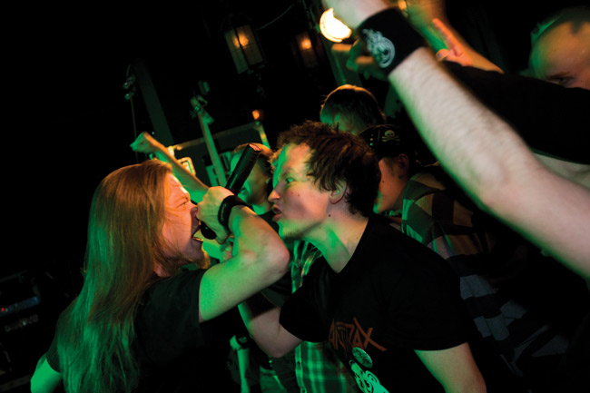 Kontakti
Kesto-Klubilla
Avainsanat: Profane Omen Kesto-klubi Kairo Kotka mosh kontakti yleisö Jules Näveri