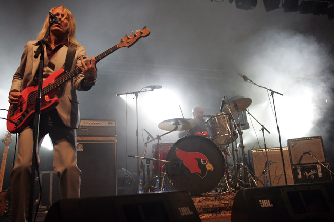 Rokki soi
Avainsanat: Remu Hurriganes Get on Bourbon street trio rock hamina toriteltta tattoo basisti legenda