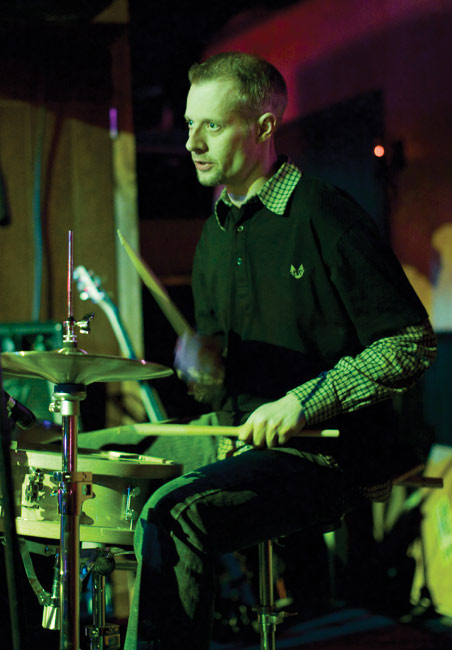 Ritolan lennonjohton jämäkkä rytmikone
Teemu Niemelä
Avainsanat: Marko Ritola & Lennonjohto Amarillo rock Teemu Niemelä Ritolan lennonjohton jämäkkä rytmikone
Teemu Niemelä
Avainsanat: Marko Ritola & Lennonjohto Amarillo rock Teemu Niemelä