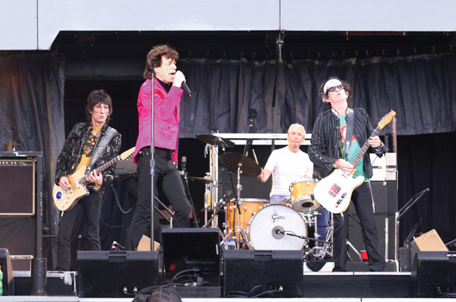 Rolling Stones 2007
Mick Jagger - laulu
Keith Richards - kitara
Ron Wood - kitara
Charlie Watts - rummut
Avainsanat: Rolling Stones olympiastadion Helsinki rock-legenda bigger bang tour Keith Richards Mick Jagger Ron Wood Charlie Watts rummut rumpali satisfaction it's only rock'n'roll