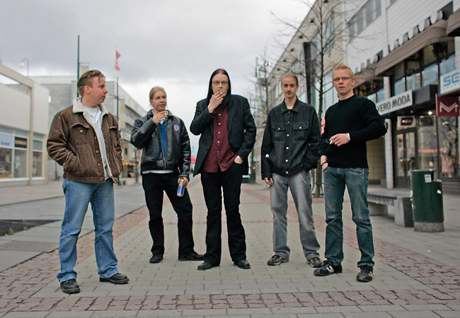 Jiri, Kimi, Lyyderwo, Teemu ja Eddie eli Royal Melodies poseeraamassa Kouvolan keskustassa.
Avainsanat: Royal Melodies Jiri Kimi Lyyderwo Teemu Eddie poseeraamassa Kouvolan keskustassa clifters cover Juuso Lyytikäinen kävelykatu Jiri, Kimi, Lyyderwo, Teemu ja Eddie eli Royal Melodies poseeraamassa Kouvolan keskustassa.
Avainsanat: Royal Melodies Jiri Kimi Lyyderwo Teemu Eddie poseeraamassa Kouvolan keskustassa clifters cover Juuso Lyytikäinen kävelykatu