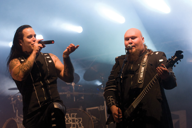 Lihaa vasten lihaa
.. tai ainakin noin verbaalisesti
Avainsanat: Ruoska Koria-Roll industrial metal Patrik Mennander Mika Kamppi