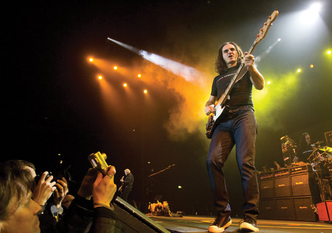 Kuvattavana Geddy
Take a photo
Avainsanat: Rush Helsinki Hartwall Areena Finland hard rock Geddy Lee photographer