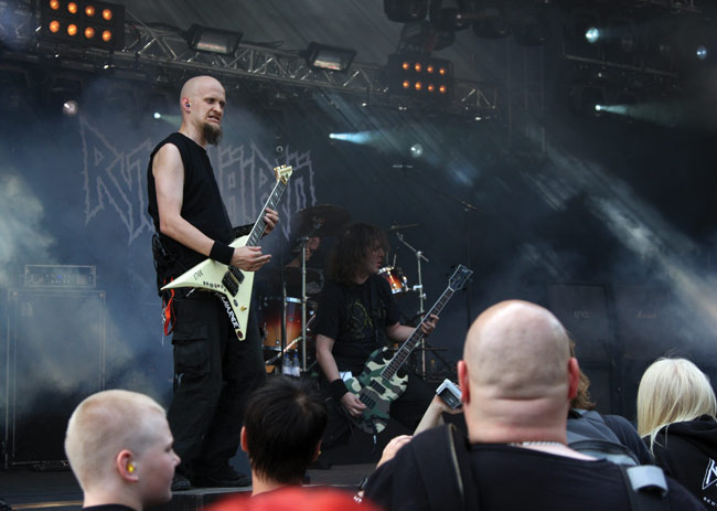 Kaljujen kokoontumisajot?
Rytmihäiriö, Sauna Open air, Tampere 2008.
Avainsanat: Sauna open air metal festivat festari Tampere Rytmihäiriö kalju