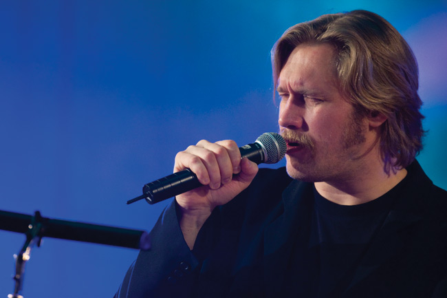 Tulkitsija
Samuli Edelmann
Avainsanat: Samuli Edelmann Yleisessä saunassa konserttitalo Juha Vainio Kotka yleisö tulkita näyttelijä silmät kiinni