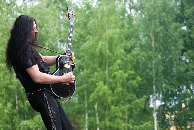 Kitara soi saunassa
Hammerfall
Avainsanat: Sauna open air metal festival Tampere koivut Hammerfall kitaristi