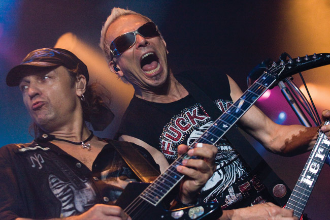 Jabs & Schenker
Kotkan Meripäivät 2008
Avainsanat: Scorpions heavy hevi nahkahousut balladit Kotka Meripäivät Rudols Schenker Matthias Jabs irvistää Ferrari