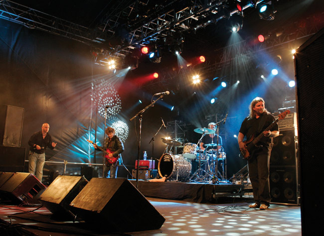 Kirkuvat Salamat
Kotkan Meripäivät 2006.
Avainsanat: Screamin Thunders Sami Ruusukallio Aku Syrjä Juha Torvinen Sami Hintsanen cover-bändi rock 70-luku Kirkuvat Salamat
Kotkan Meripäivät 2006.
Avainsanat: Screamin Thunders Sami Ruusukallio Aku Syrjä Juha Torvinen Sami Hintsanen cover-bändi rock 70-luku