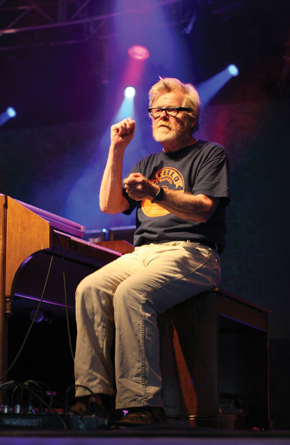 Eero Raittinen
SF-Bluesin vieraileva tähti 2007
Avainsanat: SF-Blues blues Meripäivät Kotka Eastway juuret Eero Raittinen urut istua jammata näyttää kädet Eero Raittinen
SF-Bluesin vieraileva tähti 2007
Avainsanat: SF-Blues blues Meripäivät Kotka Eastway juuret Eero Raittinen urut istua jammata näyttää kädet