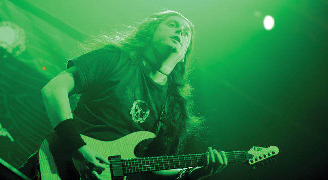 Another hero lost
Jon Donais
Avainsanat: Shadows Fall Black Crusade Helsinki Jäähalli American heavy metal band Jonathan Donais solo guitar kitaristi vihreä green