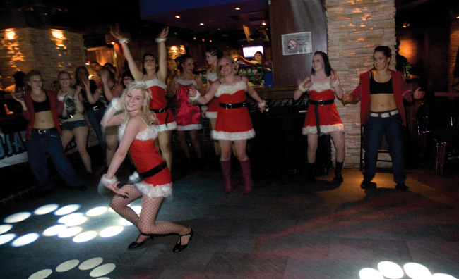 Tonttujen joulushow
Bepop, Kotka 2008.
Avainsanat: Shake dolls tanssiryhmä showtanssi kaunis seksikäs bepop kotka tonttuasu