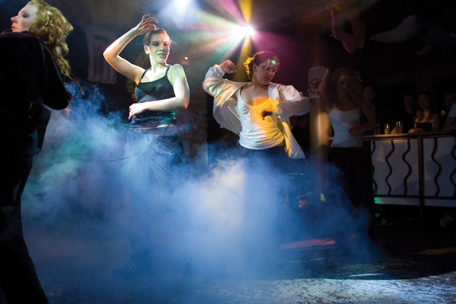 Savun halki
Avainsanat: Shakedown Dancers Be-pop Kotka tanssijat tytöt naiset tanssia hip hop savu