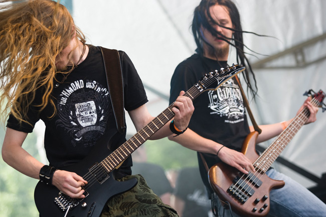 Tukka silmillä
Jalmari Paakala & Mikael Komulainen
Avainsanat: Shattered Within Koria-Roll Elimäki Kallioniemi Mikael Komulainen Jalmari Paakala