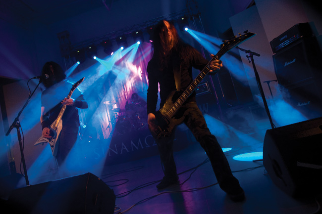 Sinomore tummassa talvessa
Darki Winter festival, Kotka 2010
Avainsanat: Sinamore Dark Winter festival Mikko Heikkilä Jarno Uski Sinomore tummassa talvessa
Darki Winter festival, Kotka 2010
Avainsanat: Sinamore Dark Winter festival Mikko Heikkilä Jarno Uski