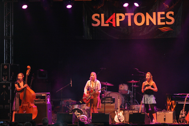 Slaptones
Rock in Bastion, Hamina 2005.
Avainsanat: Slaptones tytöt sisaret perhe Bondeson Stella Sunniva Greta Rockabilly rock'n roll country