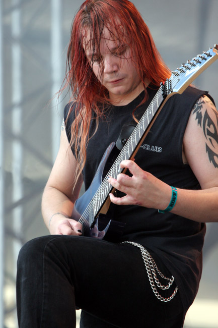 Soolo
Jani Liimatainen vetää sooloa Ankkarockissa 2005.
Avainsanat: Sonata Arctica soolo Jani Liimatainen punapää kitaristi sormet