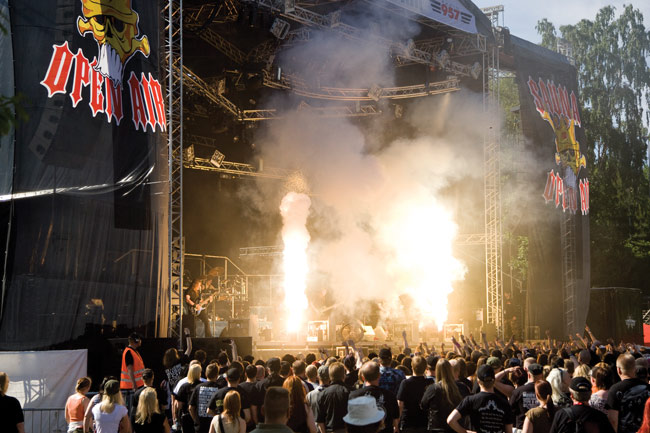 Sonata Arctica poksauttaa paukun
Pyrotekniikkaa Saunassa, Tampere 2008.
Avainsanat: Sauna open air metal festivat festari Tampere Sonata Arctica Tony Kakko liekit pommi pyrotekniikka pamauttaa yleisö päälava