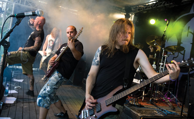 Lavameininkiä
Kotka 2010
Avainsanat: Sotajumala Dark River festivaali Kotka Honkala heavy Mynni Luukkanen Tomi Otsala Lavameininkiä
Kotka 2010
Avainsanat: Sotajumala Dark River festivaali Kotka Honkala heavy Mynni Luukkanen Tomi Otsala