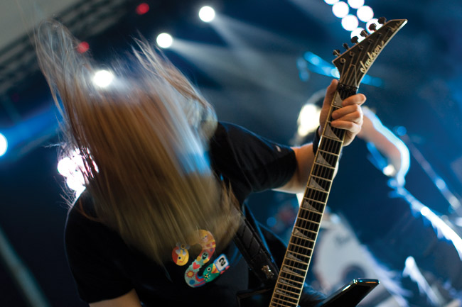 Pikku Kakkosta peliin ja tukka heiluu
Soulwound
Avainsanat: Soulwound Dark Winter Fest Karhula Kotka pikku kakkonen logo paita