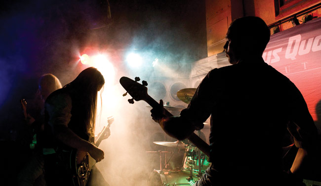 Rockin' all over the world
Avainsanat: Status Quo Tribute Amarillo Kotka ränttätänttä Caroline Rocking all over the world pitkätukka