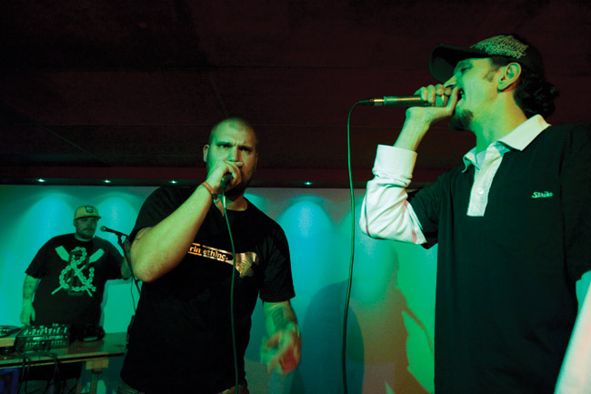 Varasta pomolta
Avainsanat: Steen1 Kotka Yeallari rap Seppo Lampela Steen Christensen Liekehtivä sikiö