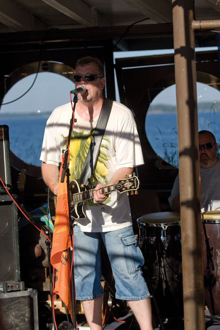 Reggae-mies
Stenkka
Avainsanat: Sten's Stoned reggae Stenkka Kari Stenman Varissaarii Vaakku Kotka 