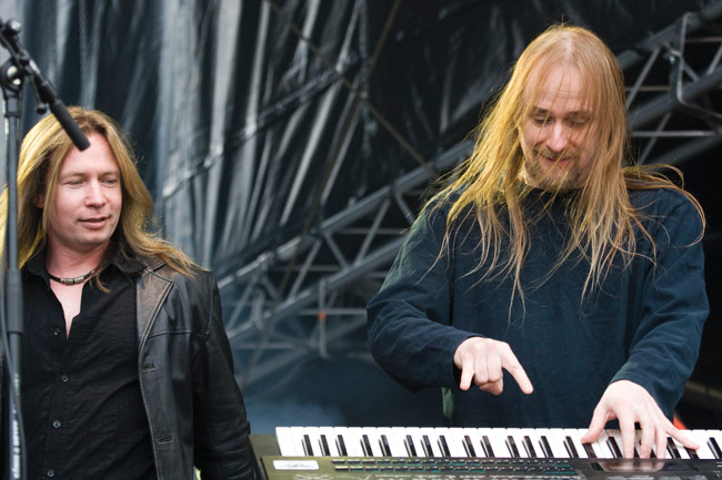 Tyyli on tärkein
Taatusti varma hevisormitus...
Avainsanat: Stratovarius Sauna open air metal festival Tampere Timo Kotipelto Jens Johansson sormet