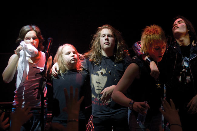 Loppukumarrus
Baltic Princess, Suomenlahti 2009.
Avainsanat: Sturm und drang Baltic Princess Andre Linman Henrik Henkka Kurkiala Jeppe Welroos Alex Ivars Calle Fahllund loppukumarrus