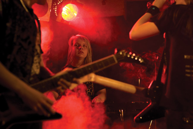 Lars Jesper Daniel Welroos
Avainsanat: Sturm und Drang heavy suomenruotsalainen metallimusiikkiyhtye Amarillo Kotka Jeppe Welroos nuori pieni