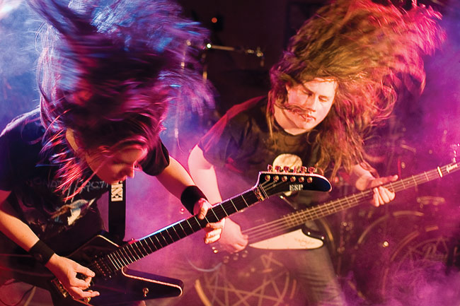 Forever
Vanhan liiton heviä tukat heiluen.
Sturm und Drang, Amarillo, Kotka 2008.
Avainsanat: Sturm und Drang heavy suomenruotsalainen metallimusiikkiyhtye Amarillo Kotka tukka hiukset ruuhkatukka vauhdikas Andre Linman Henkka Kurkiala