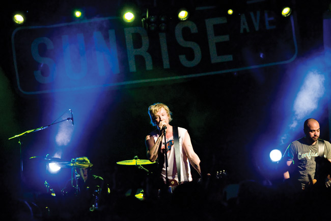 Sunrise ave
Seukkarit, Kotka 2006.
Avainsanat: Sunrise Avenue Seukkarit ruonalan urheiluhalli Samu Haber Raul Ruutu Samu Osala